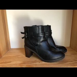 Black boots Sz 7.5